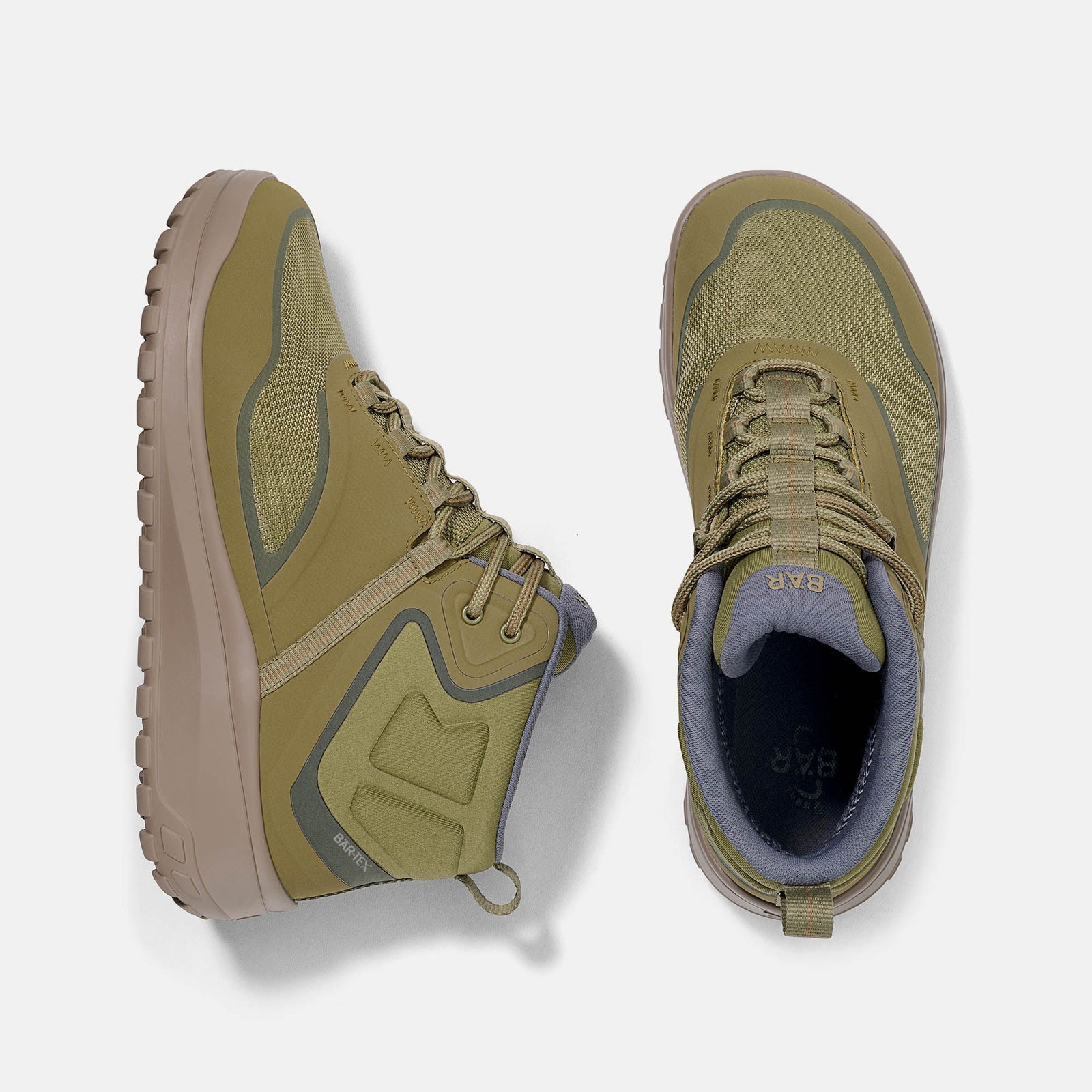 Unisex vandringssko Trail LITE Tex från märket BÄR i olivgrönt – minimalistisk och bred tåboxdesign för naturlig gång, perfekt för vandring och outdooraktiviteter.