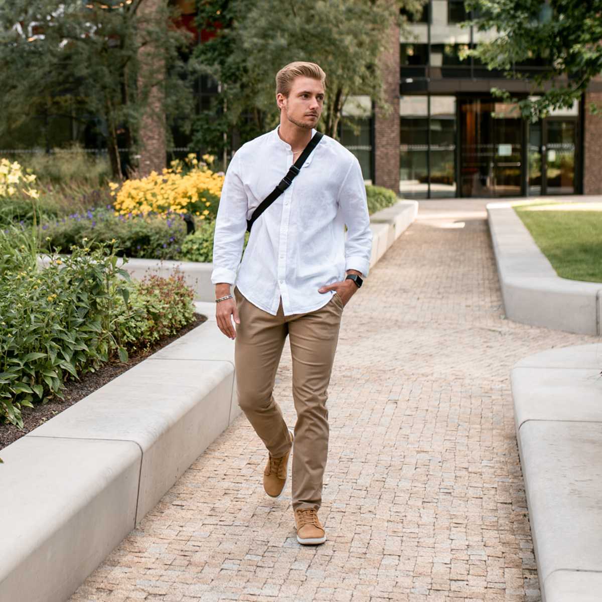 Skinners Easygoer Herr Camel/White sneaker, på fot