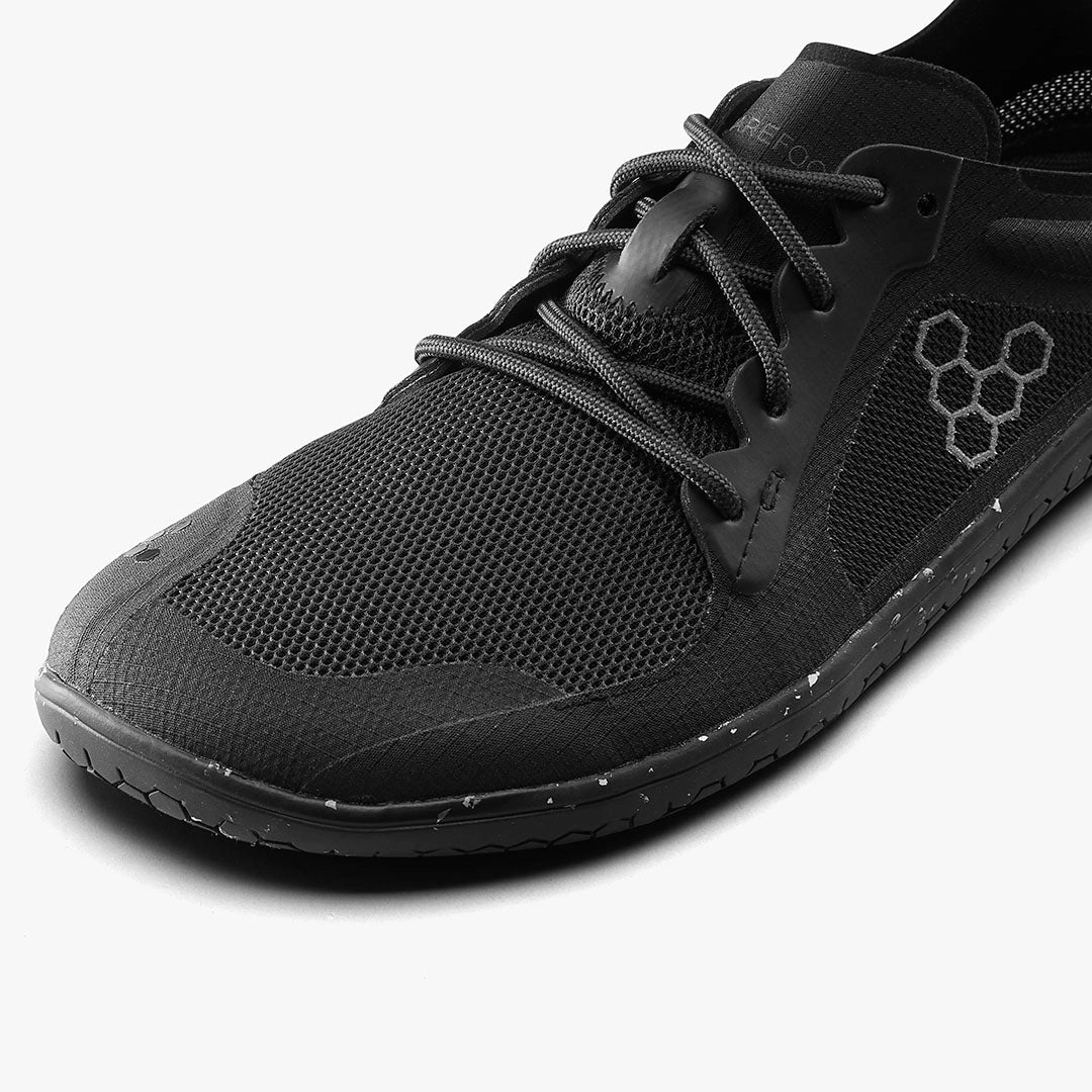 Vivobarefoot Primus Lite III.5 herrsko i färgen Obsidian – ultralätt barfotasko med flexibel sula, bred tåbox och återvunnet mesh för naturlig rörelse och löpning.