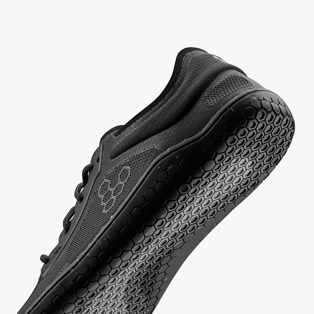 Vivobarefoot Primus Lite III.5 herrsko i färgen Obsidian – ultralätt barfotasko med flexibel sula, bred tåbox och återvunnet mesh för naturlig rörelse och löpning.