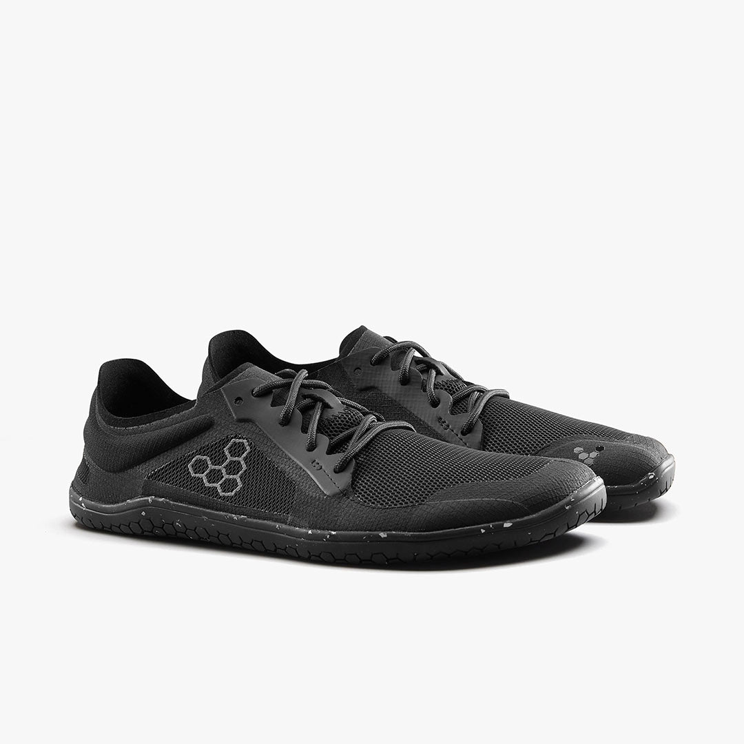 Vivobarefoot Primus Lite III.5 herrsko i färgen Obsidian – ultralätt barfotasko med flexibel sula, bred tåbox och återvunnet mesh för naturlig rörelse och löpning.