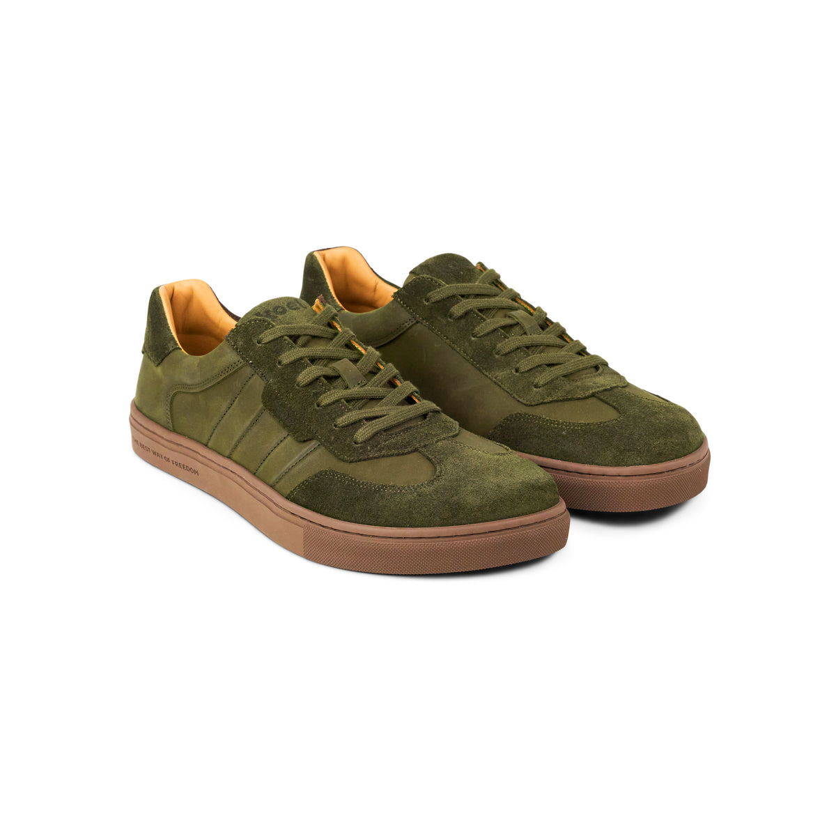 Koel Helio Suede Herr Olive, snett framifrån