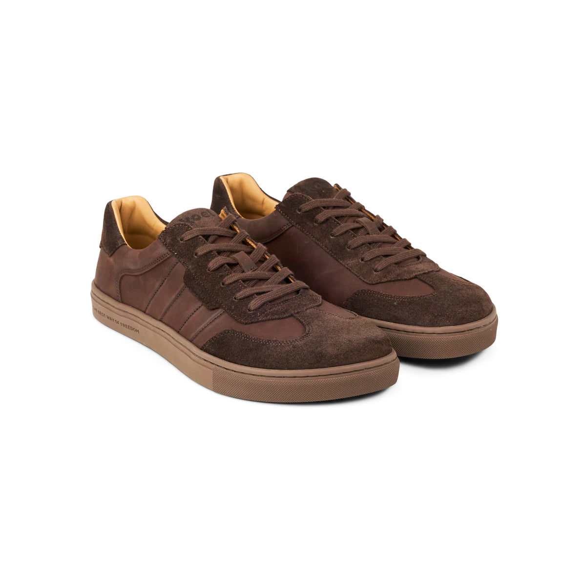 Koel Helio Suede Herr Chocolate, snett framifrån