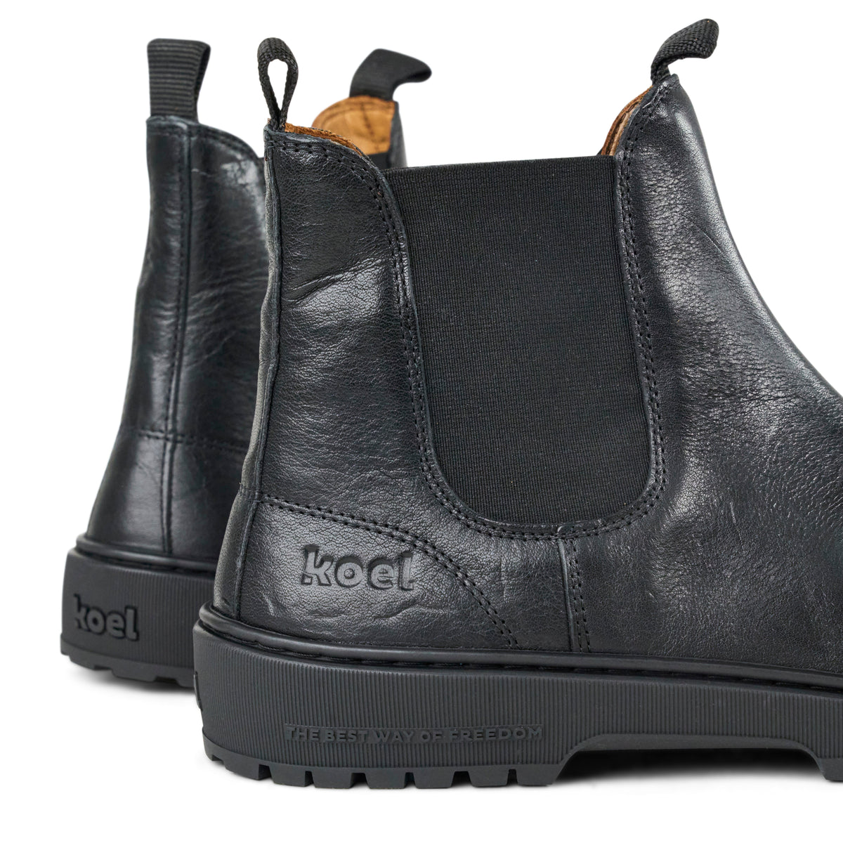 Koel Gavien Leather Dam Black – bakifrån