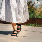 Be Lenka Flow Unisex All Black sandal, bakifrån
