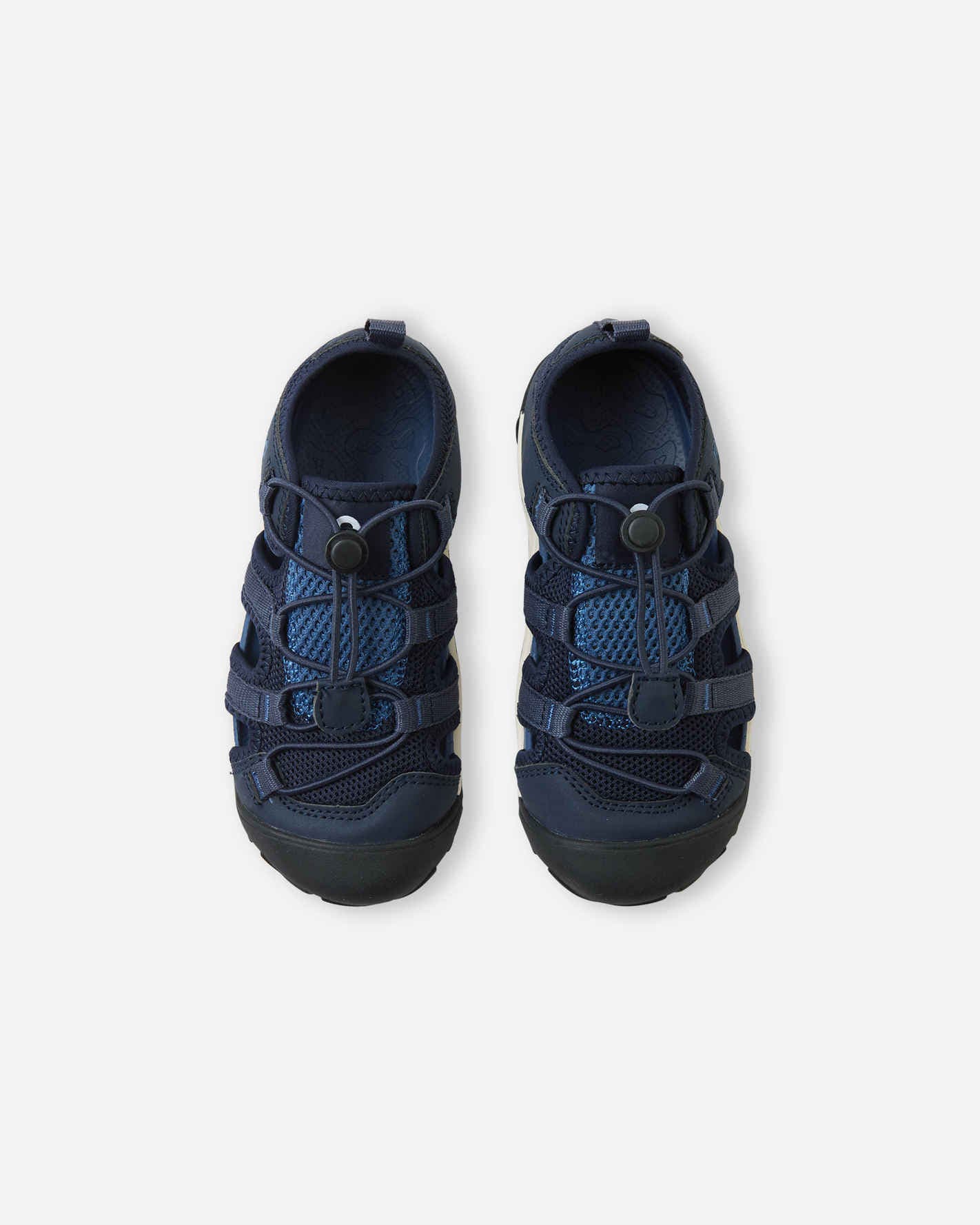 Reima barnsandaler i marinblått – slitstark sommarsandal med skyddande tådel, justerbar dragsko och ventilerande mesh för aktiva barn