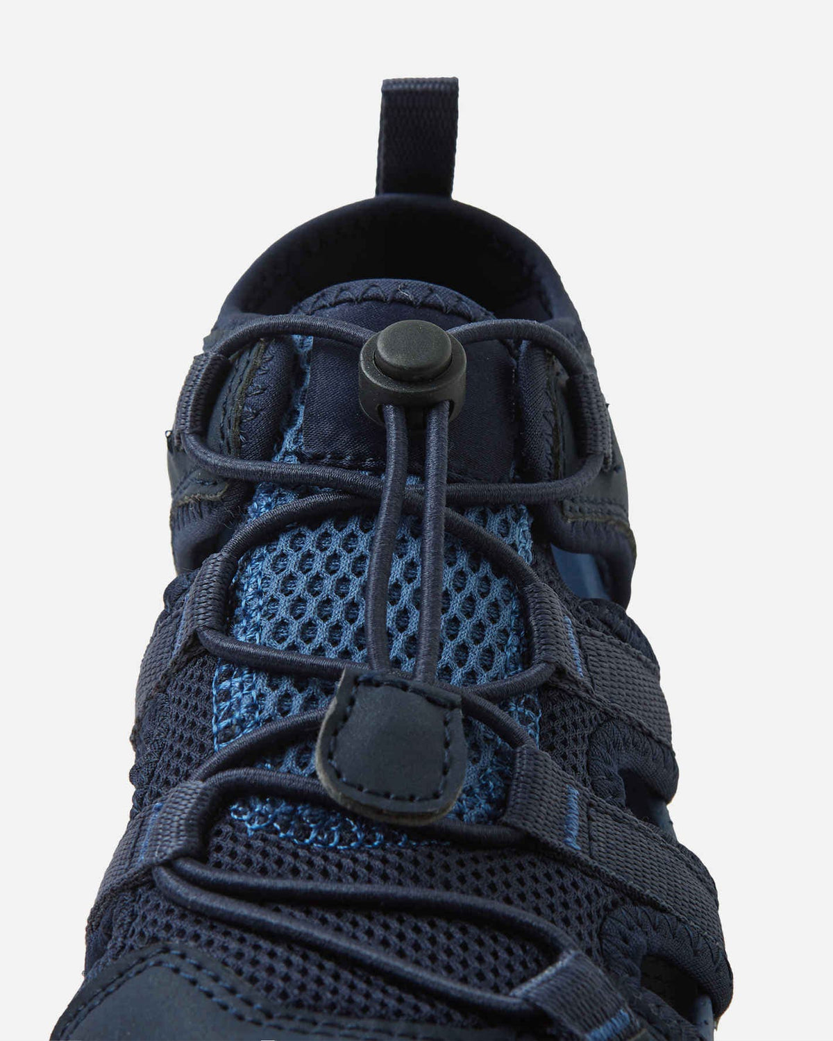 Reima barnsandaler i marinblått – slitstark sommarsandal med skyddande tådel, justerbar dragsko och ventilerande mesh för aktiva barn