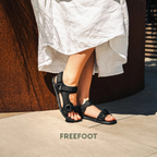 Be Lenka Flow Unisex All Black sandal, på fot