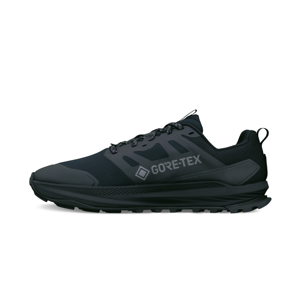 Altra Lone Peak 9+ Gtx Herr Black trailsko, sedd snett framifrån