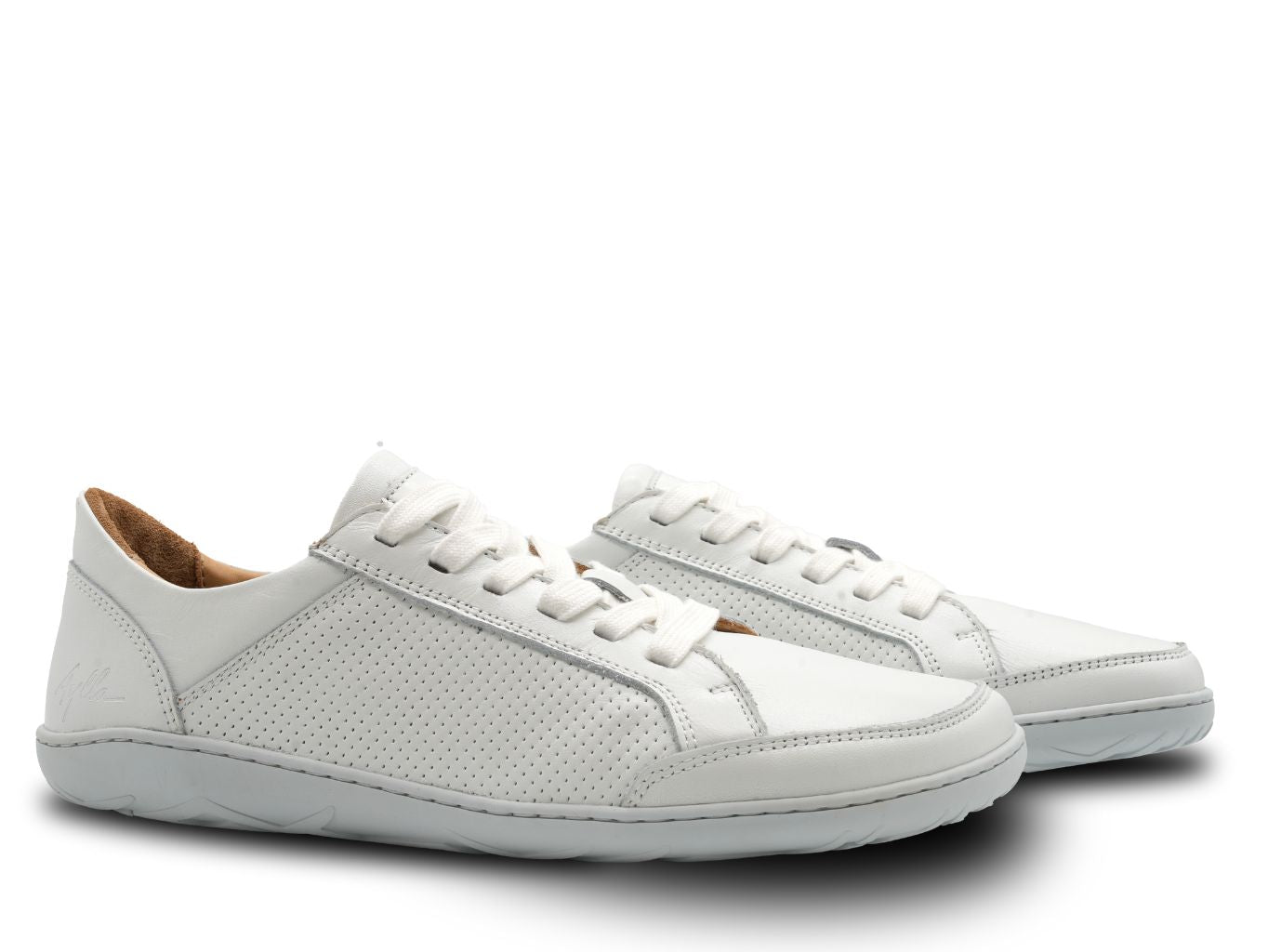 Aylla Ari Herr White