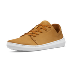 Skinners Easygoer-sko i färgen Camel, sedd från sidan. Sneaker i mockaliknande material med vit sula och diskret logotyp.