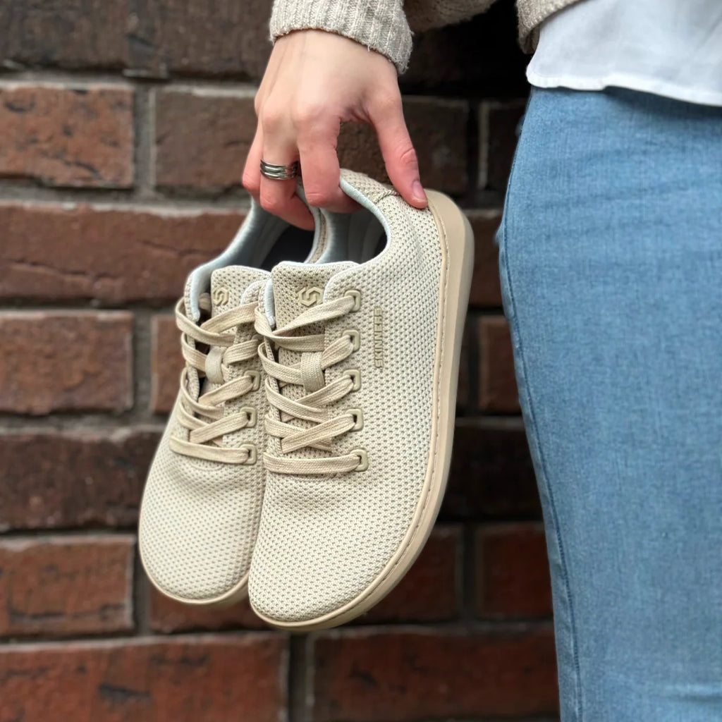 Skinners Globetrotter Ii Unisex Safari Beige sneaker, på fot