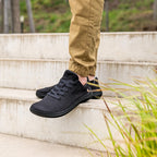 Skinners Globetrotter Ii Unisex True Black sneaker, på fot