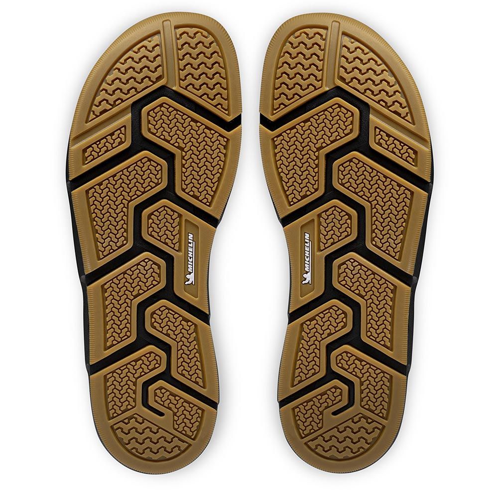 Undersidan av Joe Nimble Addict Road i svart med svart sula och brun yttersula. Barfotasko med bred tåbox, andningsbar ovandel och Toe Freedom-design för naturlig rörelse.