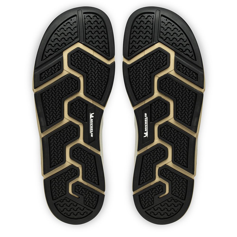 Sula av Joe Nimble Sneaker Addict barfotasko, Michelin-mönster för grepp och flexibilitet.