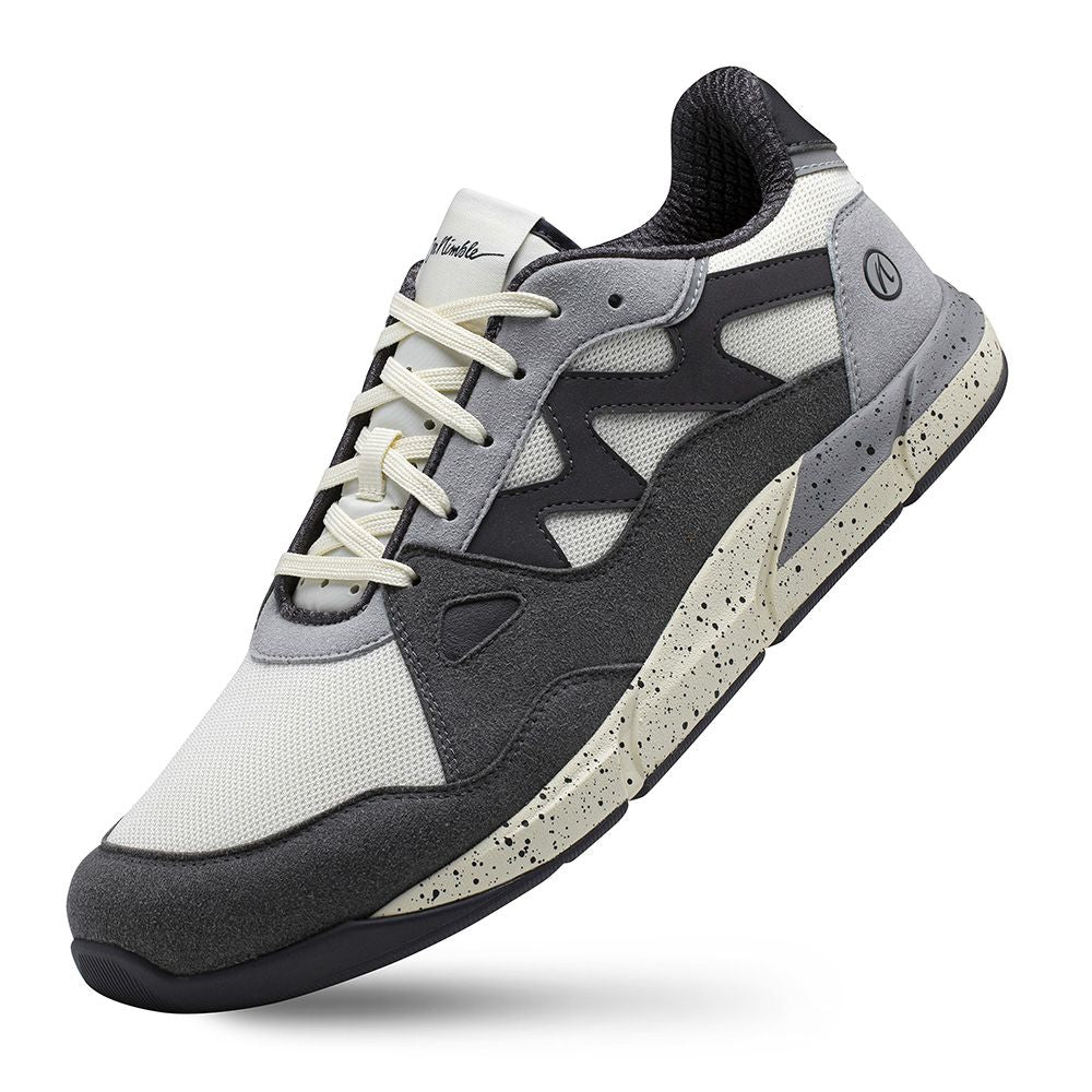Joe Nimble Sneaker Addict – barfotasko för dam i grå, svart och offwhite med bred tåbox, flexibel yttersula och sportig design.