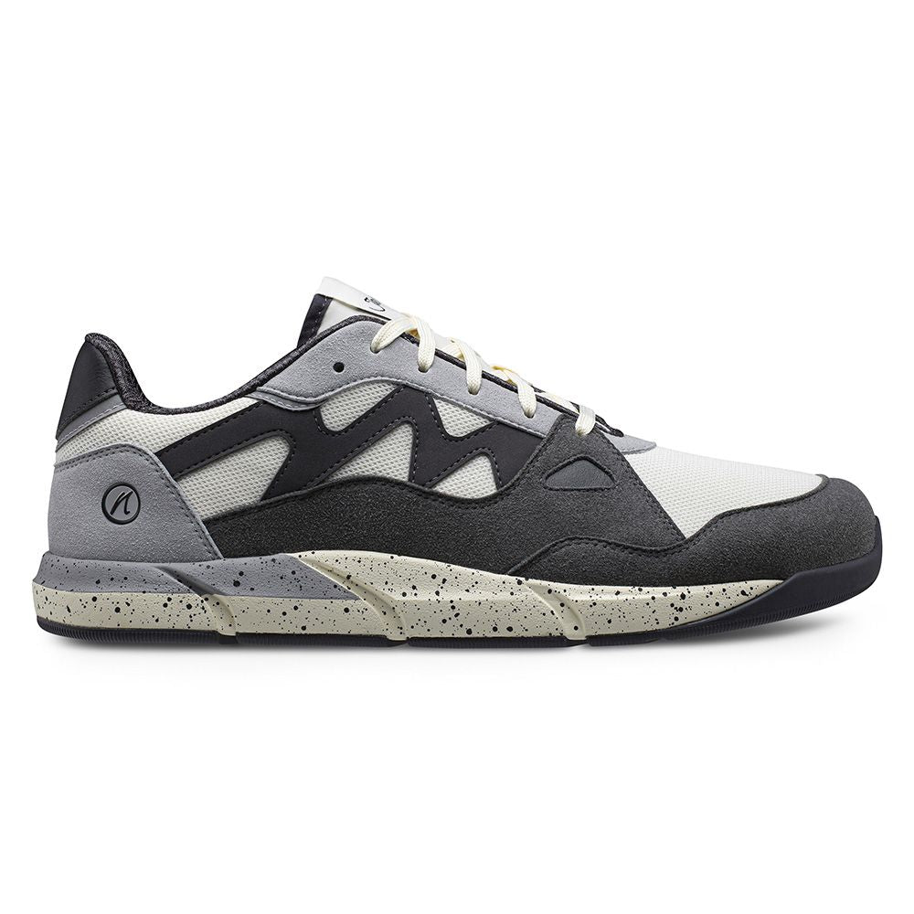 Joe Nimble Sneaker Addict – barfotasko för dam i grå, svart och offwhite med bred tåbox, flexibel yttersula och sportig design. Optimal för naturlig rörelse och vardagskomfort.