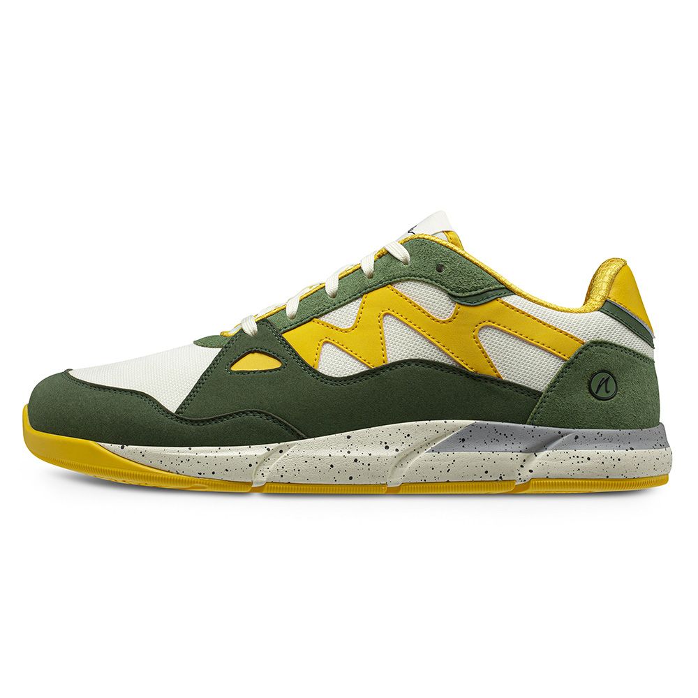 Joe Nimble Addict barfotasko för herr i grön, gul och vit färgkombination. Låg sneaker med bred tåbox, ventilerande ovandel och dämpad sula i stänkmönstrad grå-beige. Designad för naturlig rörelse och optimal komfort vid vardagsanvändning.