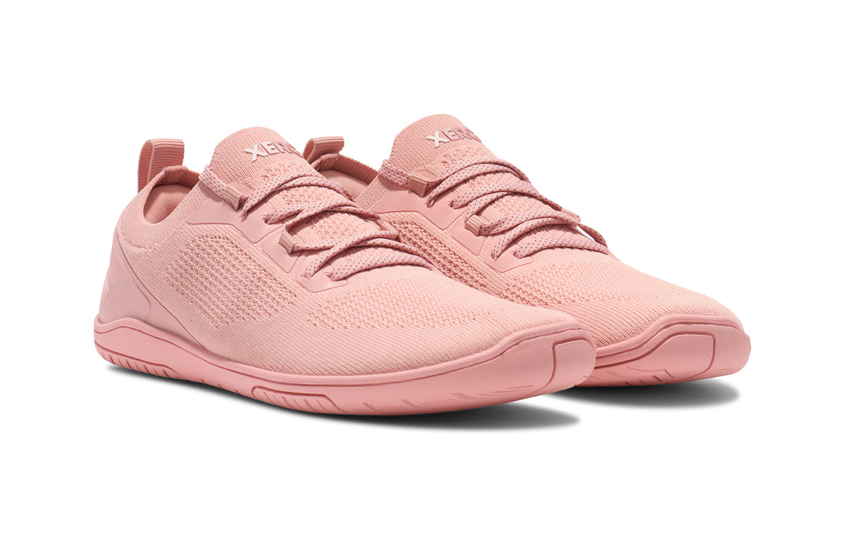 Xero Shoes Nexus Knit Pink Sand – barfotasko i stickad rosa mesh med flexibel sula, bred tåbox och noll drop för naturlig komfort och rörelsefrihet.