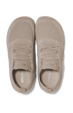 Xero Shoes Nexus Knit Silver Lining – stilren barfotasko i stickad beige mesh med bred tåbox, flexibel yttersula och noll drop för naturlig fotrörelse i vardagen