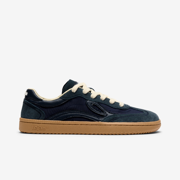 Lejan One Unisex Navy sneaker, sedd från sidan