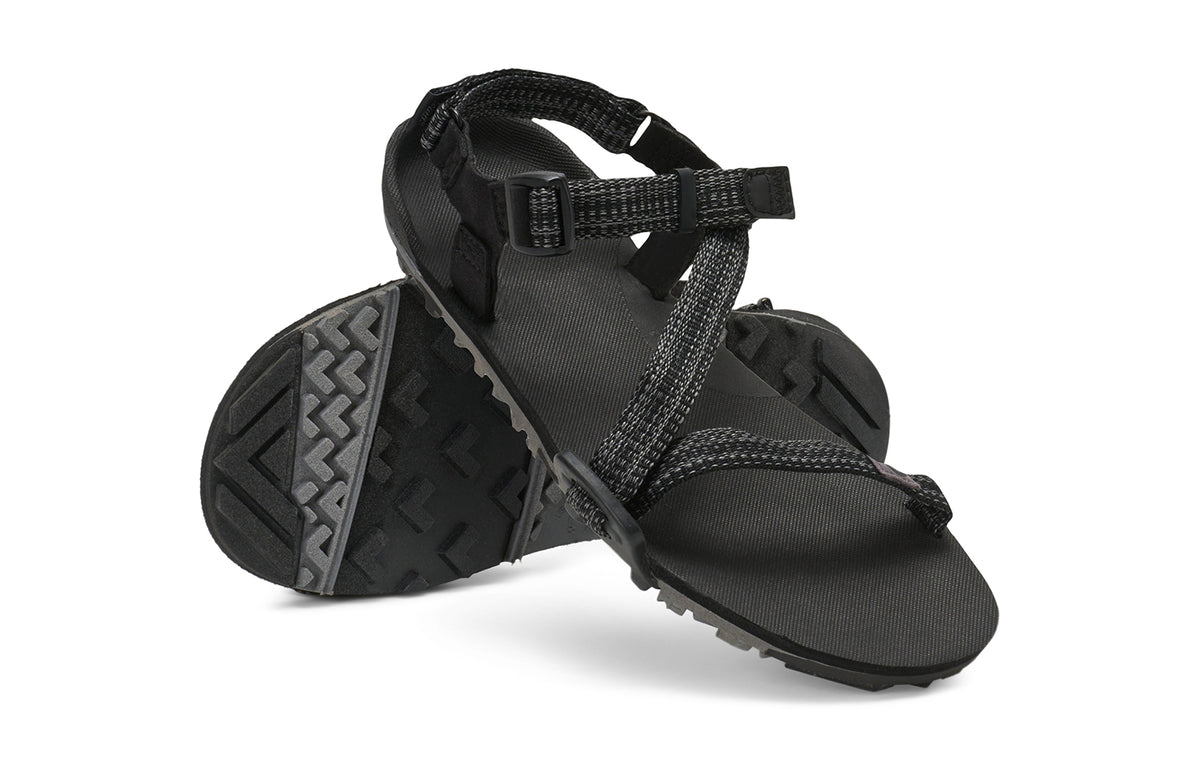 Produktbild av Z-Trail EV sandalen från Xero Shoes i färgen Multi-Black – visar hälremmens design och den strukturerade yttersulan med greppvänligt mönster.