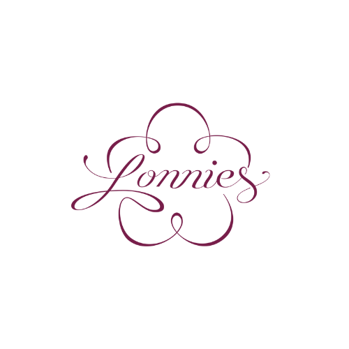 Logotyp för Lonnies i vinröd, elegant skrivstil med dekorativa, böljande linjer runt texten.