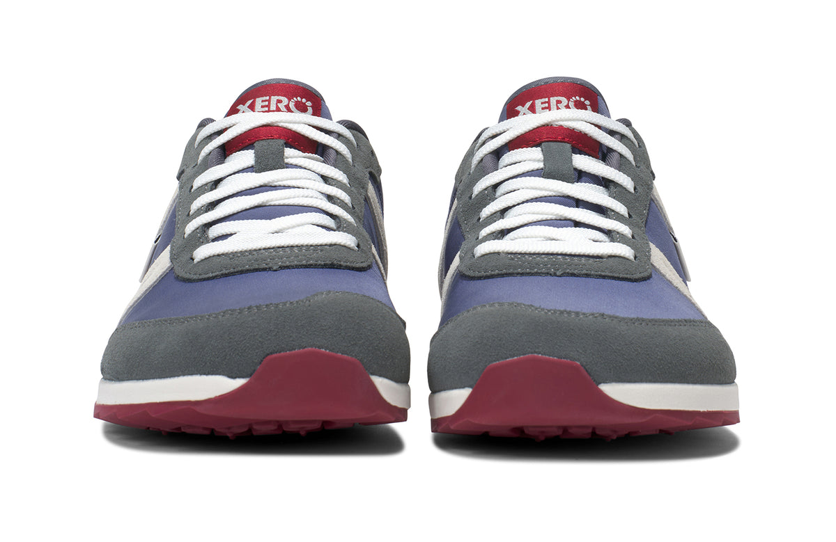 Xero Shoes Wynn Blue/Gray/Red – retroinspirerad barfotasko med bred tåbox, flexibel yttersula och minimalistisk design i blått, grått och rött för naturlig komfort i vardagen."