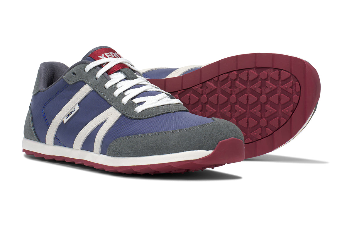 Xero Shoes Wynn Blue/Gray/Red – retroinspirerad barfotasko med bred tåbox, flexibel yttersula och minimalistisk design i blått, grått och rött för naturlig komfort i vardagen."