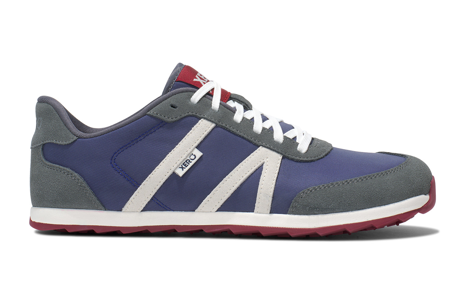 Xero Shoes Wynn Blue/Gray/Red – retroinspirerad barfotasko med bred tåbox, flexibel yttersula och minimalistisk design i blått, grått och rött för naturlig komfort i vardagen."