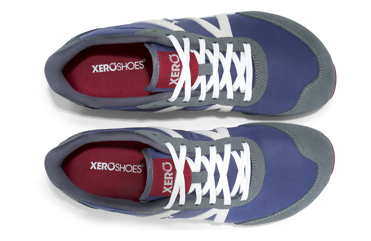 Xero Shoes Wynn Blue/Gray/Red – retroinspirerad barfotasko med bred tåbox, flexibel yttersula och minimalistisk design i blått, grått och rött för naturlig komfort i vardagen."