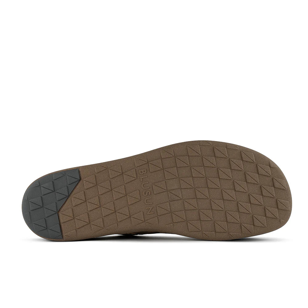 Blusun BLSN‑200W sneaker i leopardmönster med bruna detaljer, platt sula och rosa hälparti – barfotasko för naturlig gång. Bild tagen underifrån.