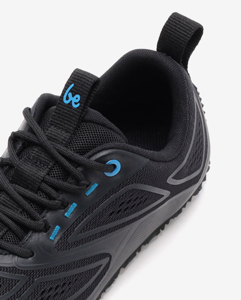 Be Lenka Trailtech Black & Blue – detalj av snörning och skaft
