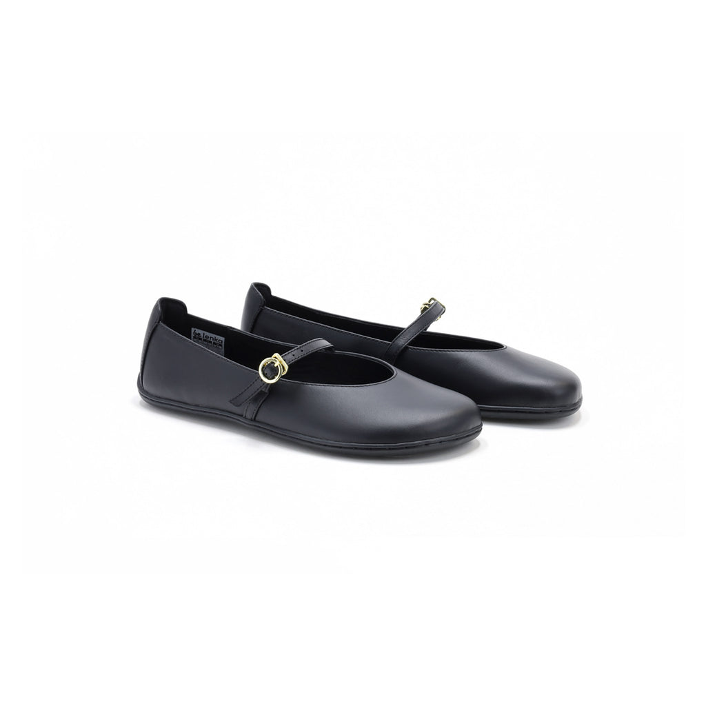 Be Lenka Amalea All Black – detaljvy med spänne