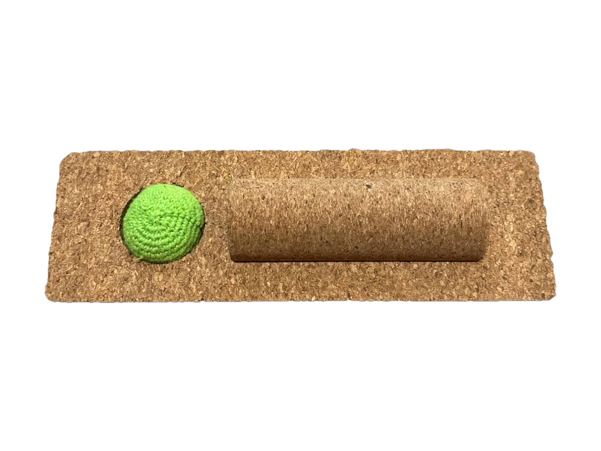 Footforge – The Play of Balance: korkblock med korkrulle och mjuk virkad boll