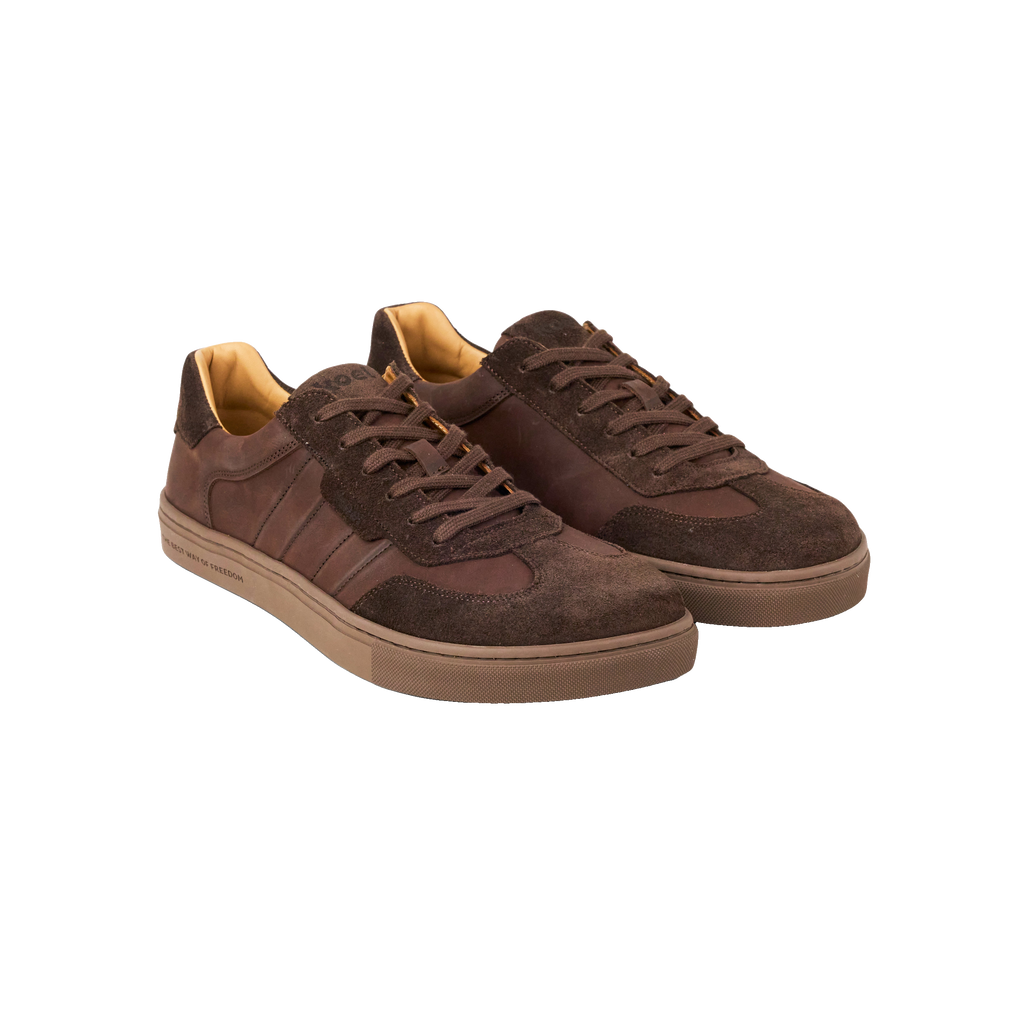 Koel Helio Suede Herr Chocolate, snett framifrån