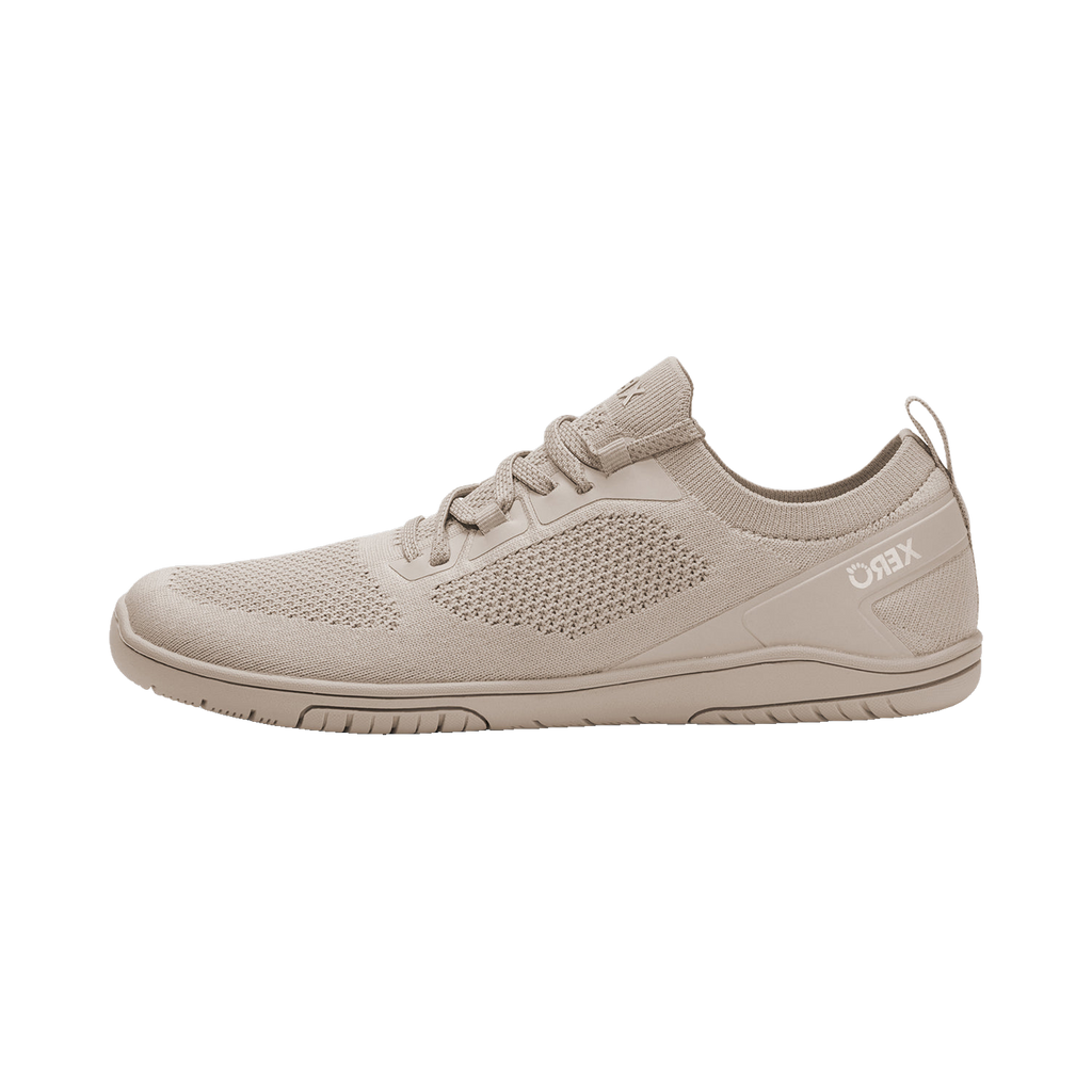 Xero Shoes Nexus Knit Silver Lining – stilren barfotasko i stickad beige mesh med bred tåbox, flexibel yttersula och noll drop för naturlig fotrörelse i vardagen
