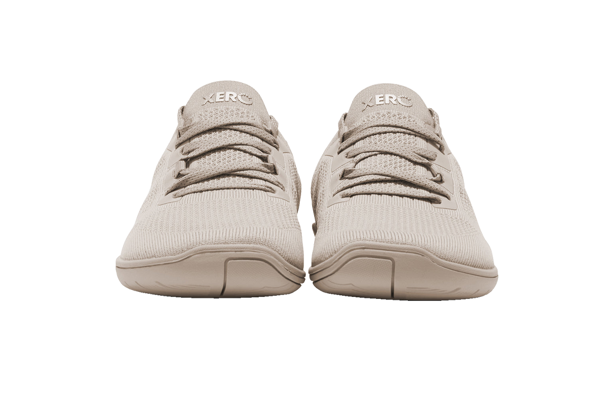 Xero Shoes Nexus Knit Silver Lining – stilren barfotasko i stickad beige mesh med bred tåbox, flexibel yttersula och noll drop för naturlig fotrörelse i vardagen