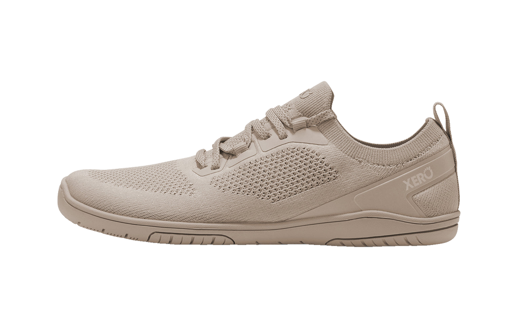 Xero Shoes Nexus Knit Silver Lining – stilren barfotasko i stickad beige mesh med bred tåbox, flexibel yttersula och noll drop för naturlig fotrörelse i vardagen