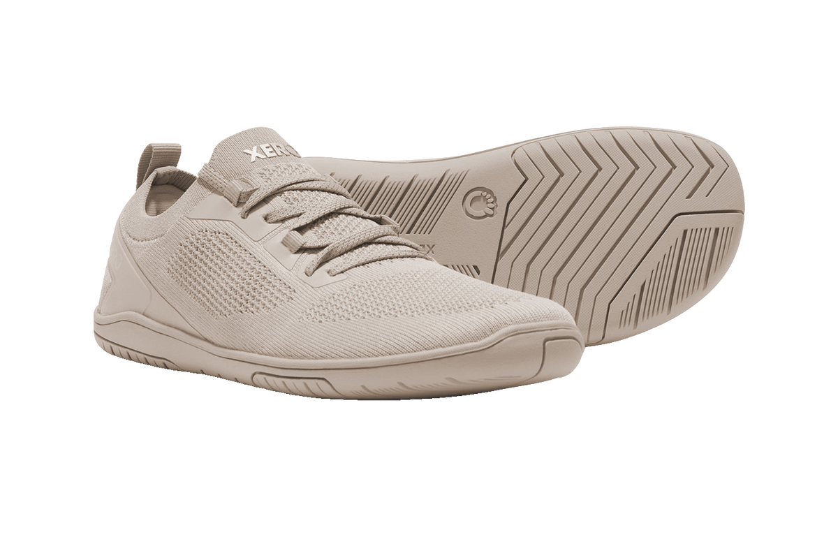Xero Shoes Nexus Knit Silver Lining – stilren barfotasko i stickad beige mesh med bred tåbox, flexibel yttersula och noll drop för naturlig fotrörelse i vardagen