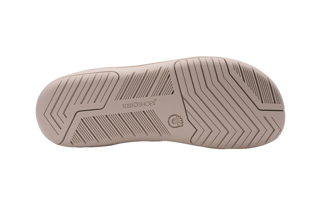 Undersidan av Xero Shoes Nexus Knit Silver Lining – stilren barfotasko i stickad beige mesh med bred tåbox, flexibel yttersula och noll drop för naturlig fotrörelse i vardagen