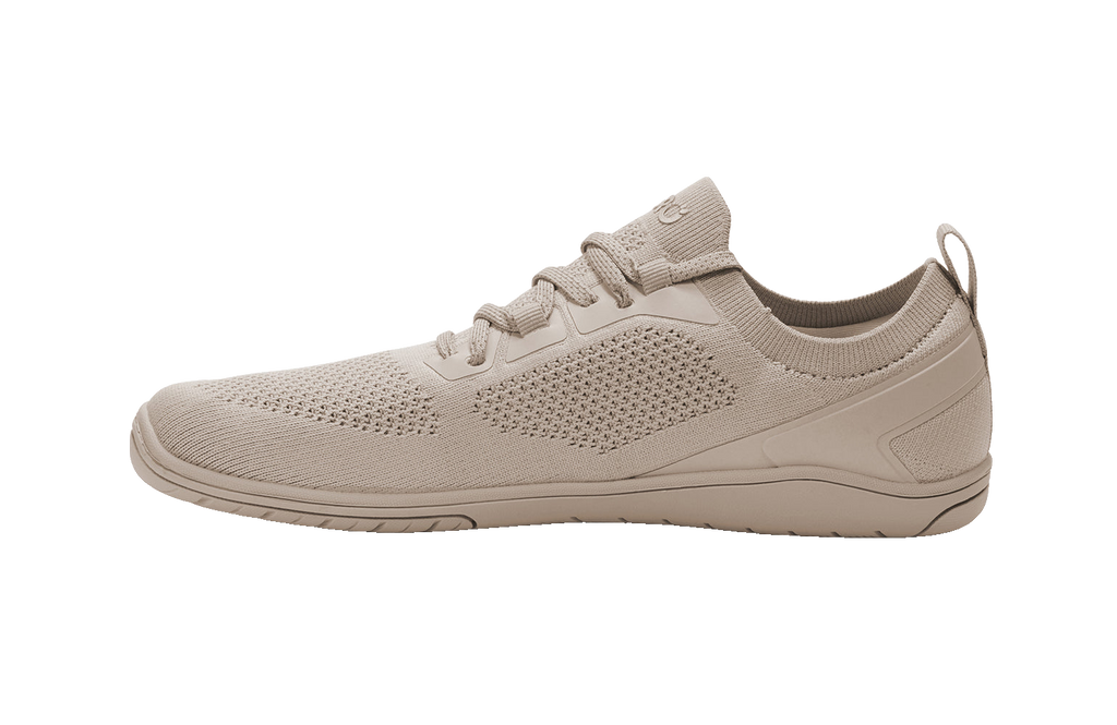 Xero Shoes Nexus Knit Silver Lining – stilren barfotasko i stickad beige mesh med bred tåbox, flexibel yttersula och noll drop för naturlig fotrörelse i vardagen