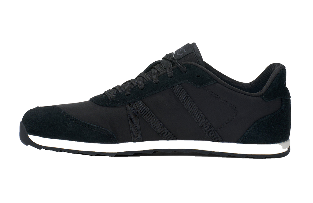 Xero Shoes Wynn Black – minimalistisk barfotasko i svart med retrodesign, bred tåbox och noll drop för naturlig rörelse och komfort
