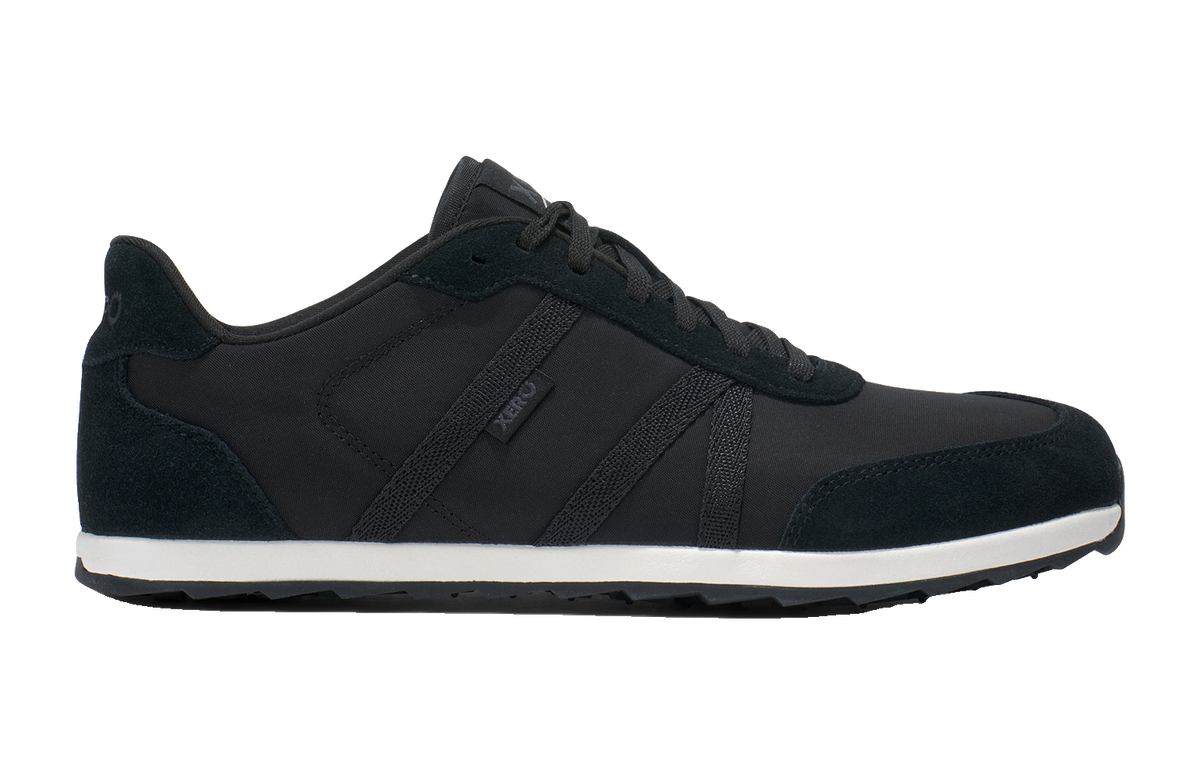 Xero Shoes Wynn Black – minimalistisk barfotasko i svart med retrodesign, bred tåbox och noll drop för naturlig rörelse och komfort